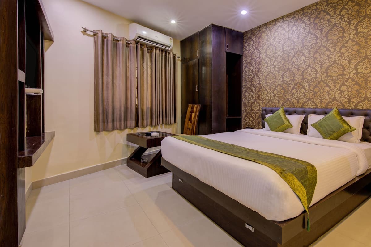 Desk, iron/ironing board, free WiFi, bed sheets