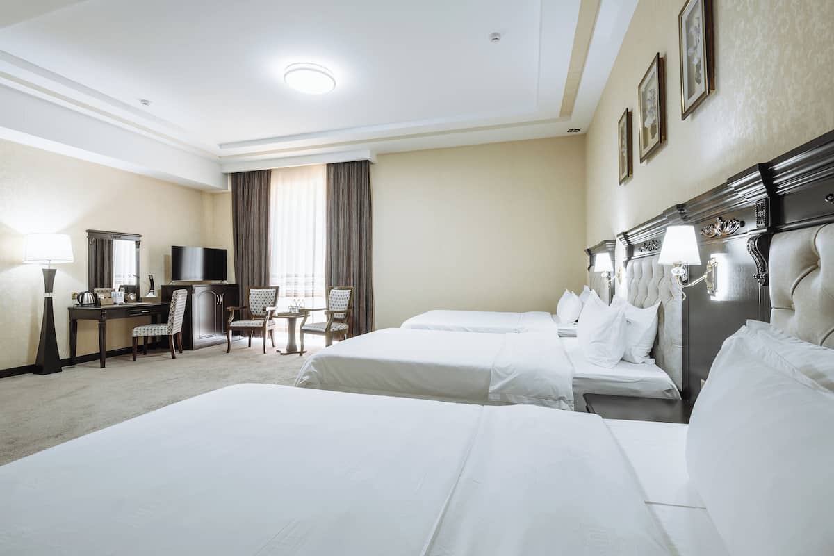 Standard Triple Room | Premium bedding, minibar, in-room safe, desk