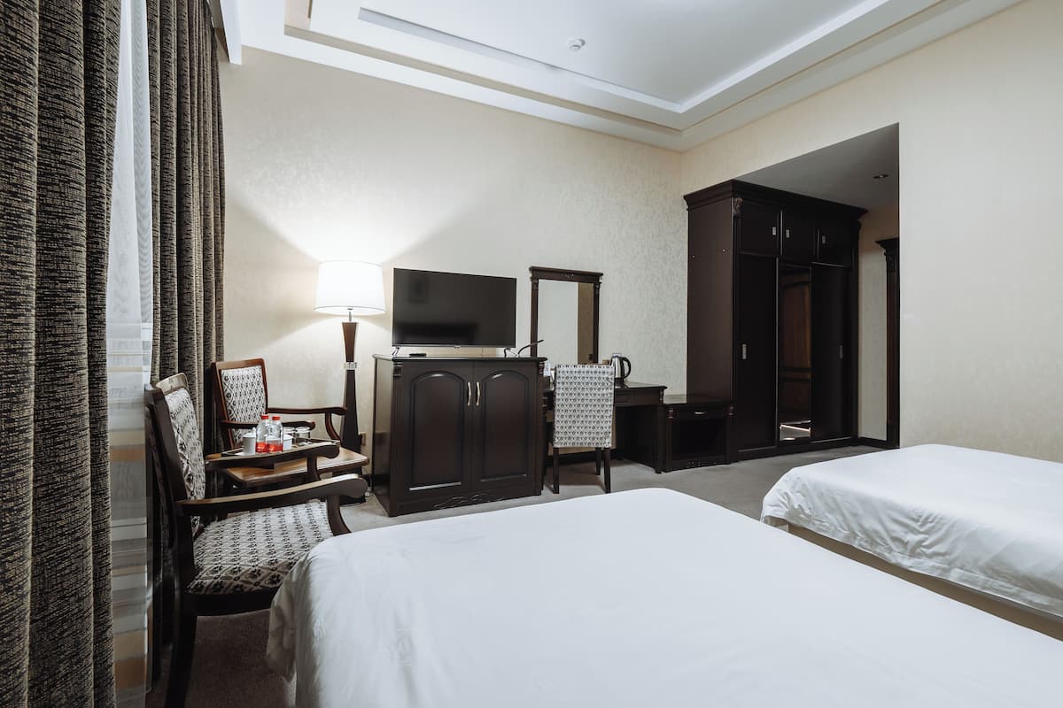 Standard Twin Room | Premium bedding, minibar, in-room safe, desk
