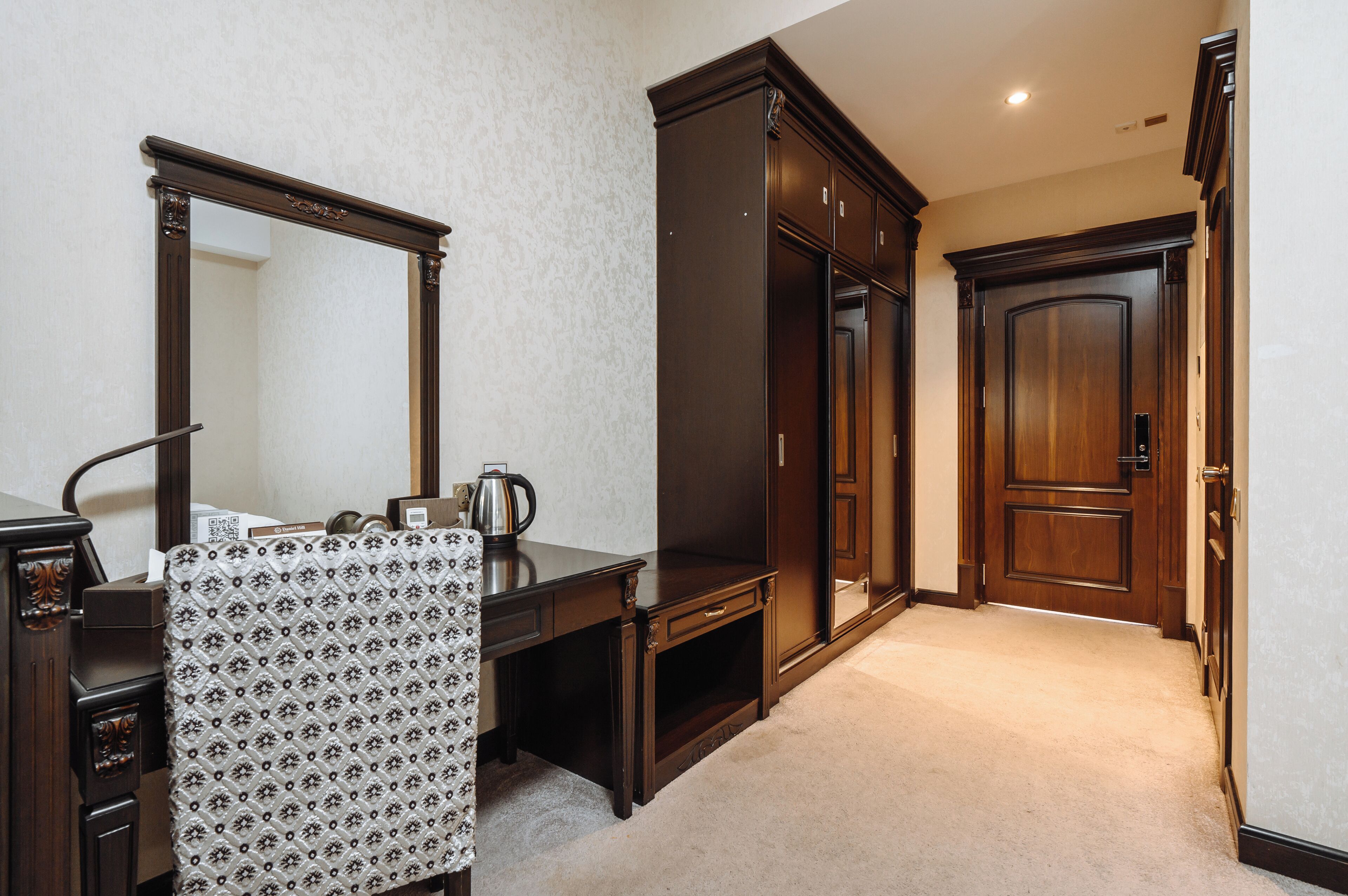 standard twin room | living area | 43-cm smart tv with cable channels, tv