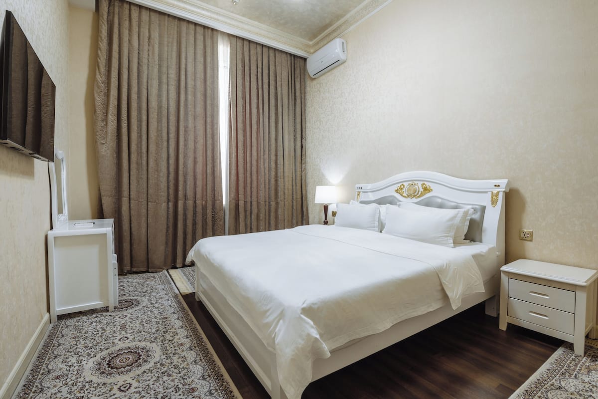 Apartment, 1 Bedroom | Premium bedding, minibar, in-room safe, desk