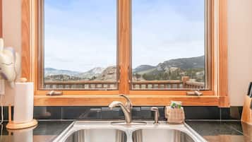 Appartamento, 2 camere da letto | Cucina privata | Microonde, lavastoviglie, seggiolone, pentole/stoviglie/utensili