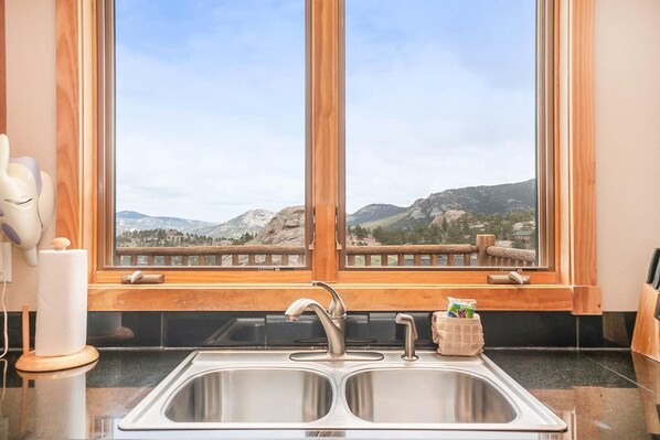 Lägenhet - 2 sovrum | Eget kök | Mikrovågsugn, diskmaskin, barnstol och grytor/köksredskap