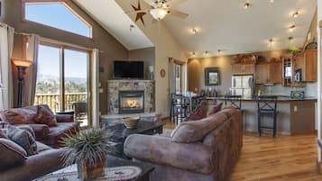 Condo, 2 Bedrooms | Living area | TV, books