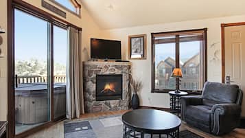 Condo, 2 Bedrooms | Living area | TV, books