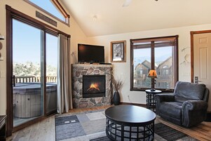 Condo, 2 Bedrooms | Living area | TV, books