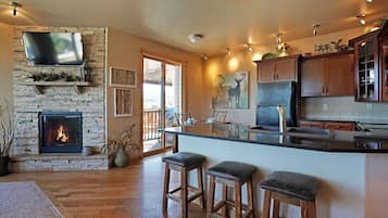 Condo, 2 Bedrooms | Private kitchen | Fridge, microwave, oven, dishwasher