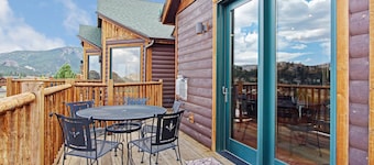 Mount Cairns 16a 2 Bedroom Condo by RedAwning