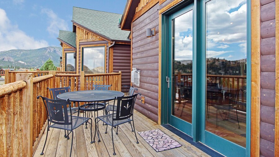 Mount Cairns 16a 2 Bedroom Condo by RedAwning