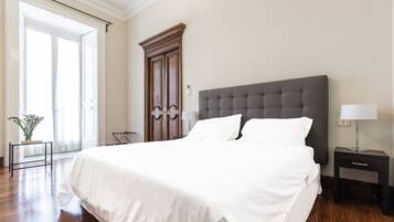 Apartment, 1 King Bed with Sofa bed | Minibar, in-room safe, desk, blackout drapes