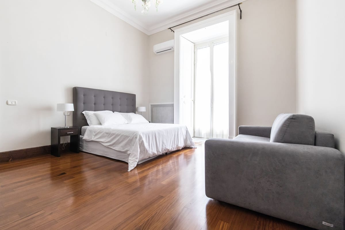 Deluxe Double Room, 1 King Bed | Minibar, in-room safe, desk, blackout drapes