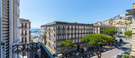 Apartment, 1 King-Bett und Schlafsofa | Blick vom Balkon