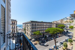 公寓, 1 张特大床和 1 张沙发床 | 阳台景观