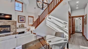 Townhome, 3 Bedrooms | Interior