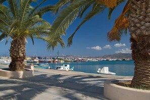 Marina - Seafront Τown Ηouse - sleeps 6 - 5min walk to the beach (Sitia)