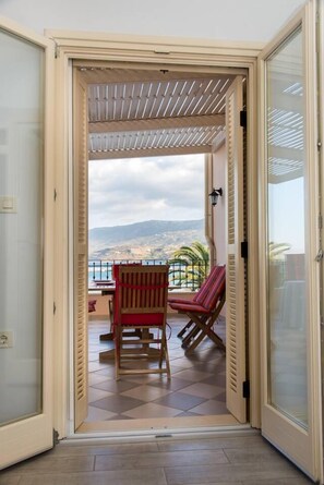 Interior - Seafront Τown Ηouse - sleeps 6 - 5min walk to the beach (Sitia)
