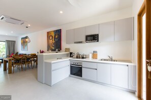 Fridge, microwave, oven, stovetop - Lux 3 bedroom Villa Anagata - near fishing village (ko Samui)