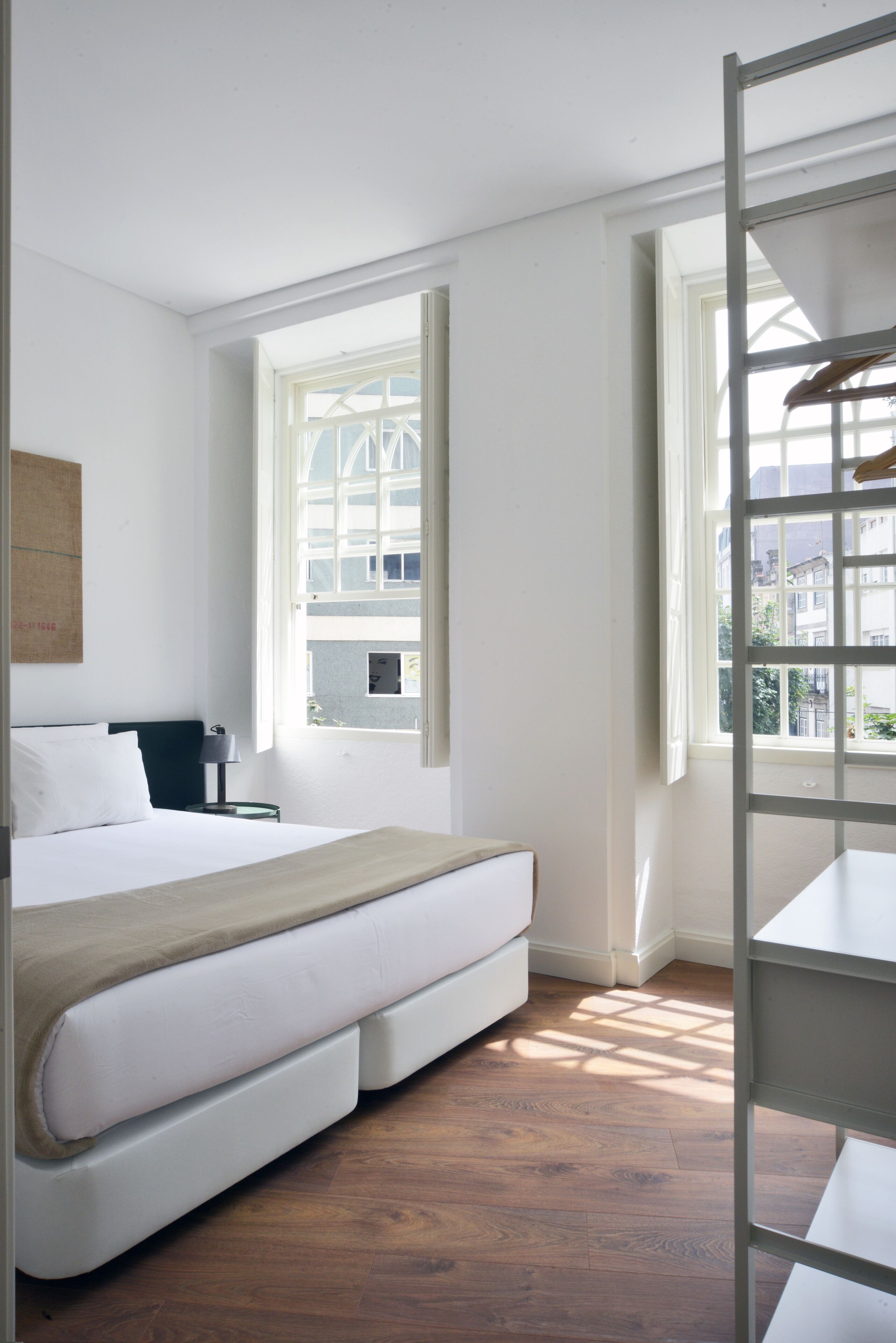 1 slaapkamer, een laptopwerkplek, een strijkplank/strijkijzer, internet