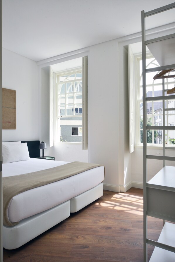 1 chambre, espace de travail pour ordinateur portable