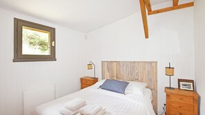 4 makuuhuonetta, vauvan matkasänky, ilmainen Wi-Fi, vuodevaatteet