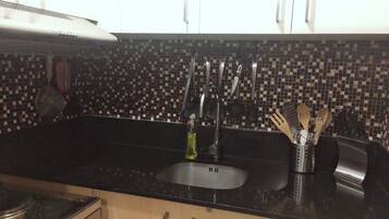 Cookware/dishes/utensils