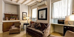 Suite, 1 Schlafzimmer | Wohnbereich | Flachbildfernseher