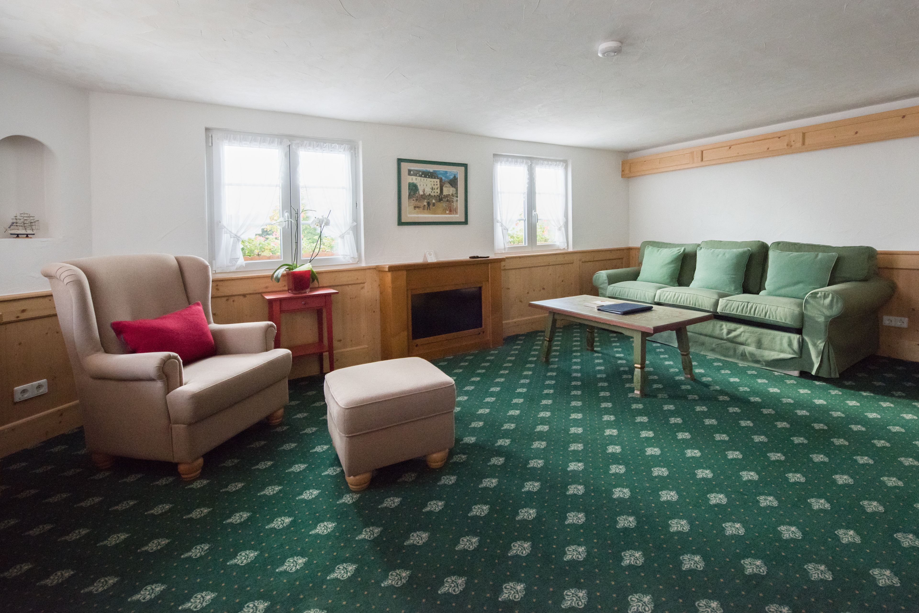 suite (habsberg) | living area | flat-screen tv