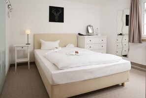 Classic Single Room | In-room safe, desk, rollaway beds, free WiFi - Hotel Schiff am Schluchsee (Schluchsee)