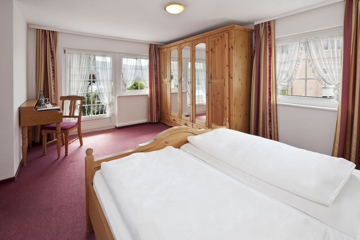 superior double room | 1 bedroom, in-room safe, desk, rollaway beds