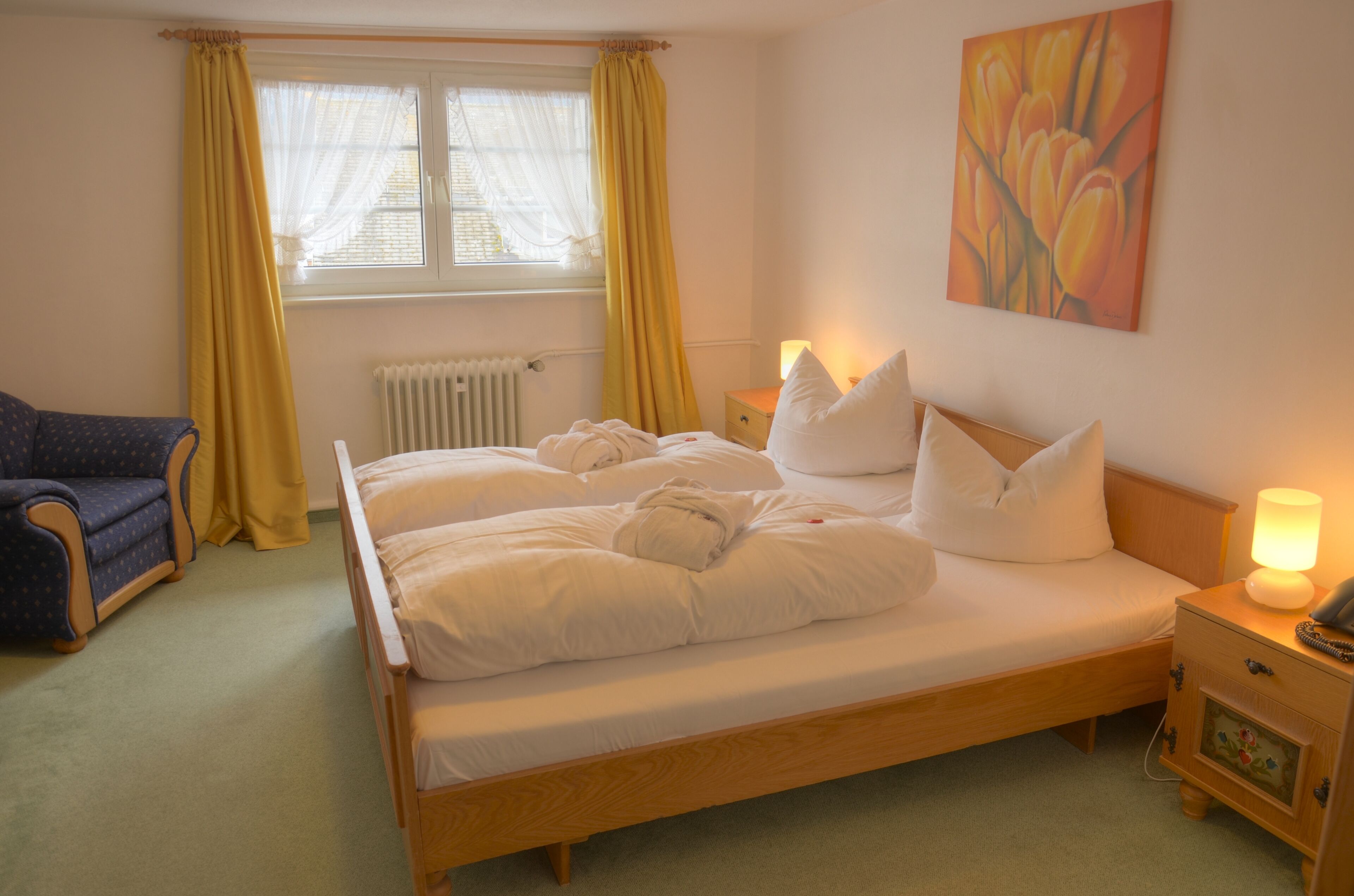 classic double room | 1 bedroom, in-room safe, desk, rollaway beds