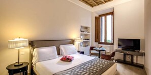 Apartment, 2 Bedrooms, Non Smoking | 2 bedrooms, individually decorated, individually furnished - Suite Giulia 3 (Rome)
