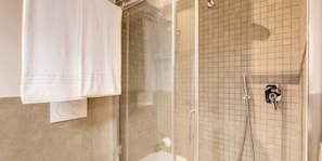 Apartment, 2 Schlafzimmer, Nichtraucher | Dusche im Bad