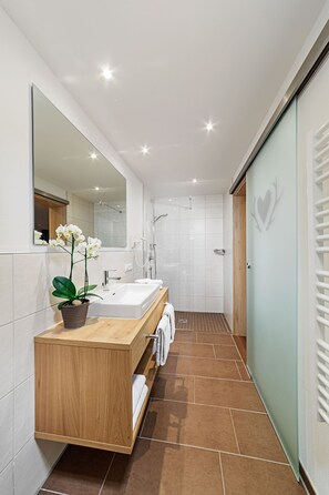 Shower, hair dryer, towels - Berghaus Mucha (Bolsterlang)