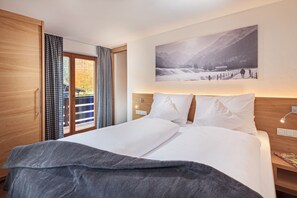 Appartamento, 2 camere da letto, balcone (D) | Cassaforte in camera, tende oscuranti, ferro/asse da stiro