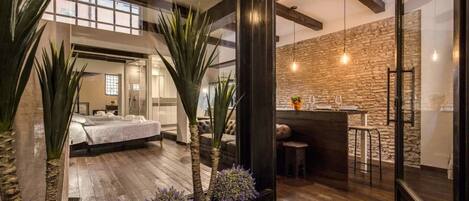 Studio Suite, Ground Floor | Desk, iron/ironing board, free WiFi, bed sheets