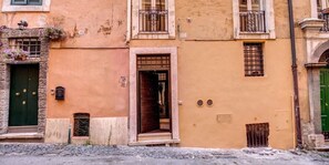 Front of property - Trinità dei monti superior suite (Rome)