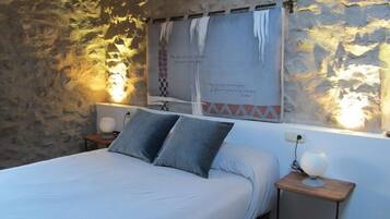 Deluxe Double Room | Soundproofing, free cots/infant beds, rollaway beds, free WiFi