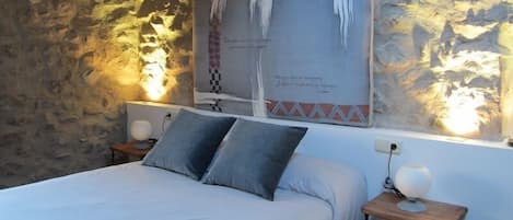 Deluxe Double Room | Desk, soundproofing, free cribs/infant beds, rollaway beds