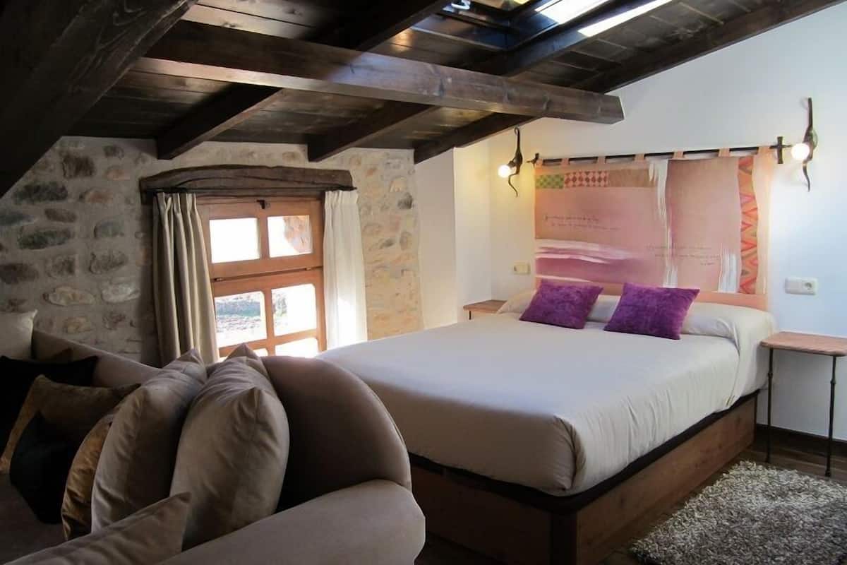 Deluxe Double Room | Desk, soundproofing, cribs (free), rollaway beds (surcharge)