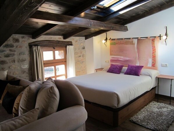 Deluxe Double Room | Soundproofing, free cribs/infant beds, rollaway beds, free WiFi - Casa San Andrés del Valle (Estollo)