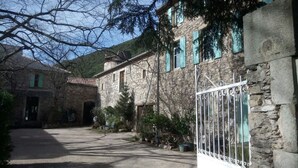 Front of property - Château de Colombières sur Orb (Colombieres-sur-Orb)