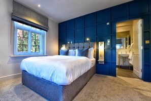 Kahden hengen comfort-huone | Egyptinpuuvillaiset lakanat, ylelliset vuodevaatteet, työpöytä