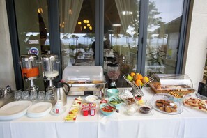 Free daily buffet breakfast