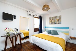 Premium bedding, desk, blackout curtains, soundproofing - La Corte San Francesco (Bari)