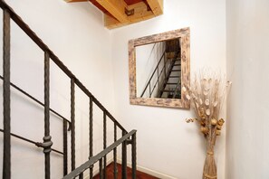 Interior detail - La Corte San Francesco (Bari)