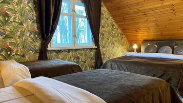 Family Cottage, Non Smoking, Lake View | Free WiFi, bed sheets