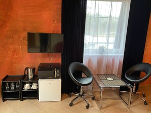 Habitación cuádruple estándar, 1 habitación, vistas al lago | Wifi gratis y ropa de cama