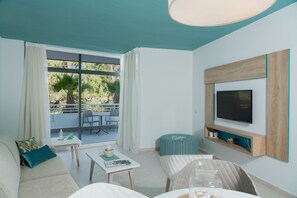 1 bedroom, premium bedding, minibar, in-room safe