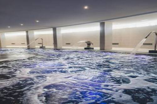 Bañera de hidromasaje, baño turco, fuentes de agua termal o mineral