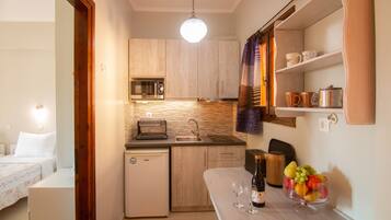 Apartment, 2 Bedrooms | In-room dining
